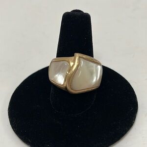 Sunbeam Retired Lia Sophia Mother of Pearl Tone Ring Size 6